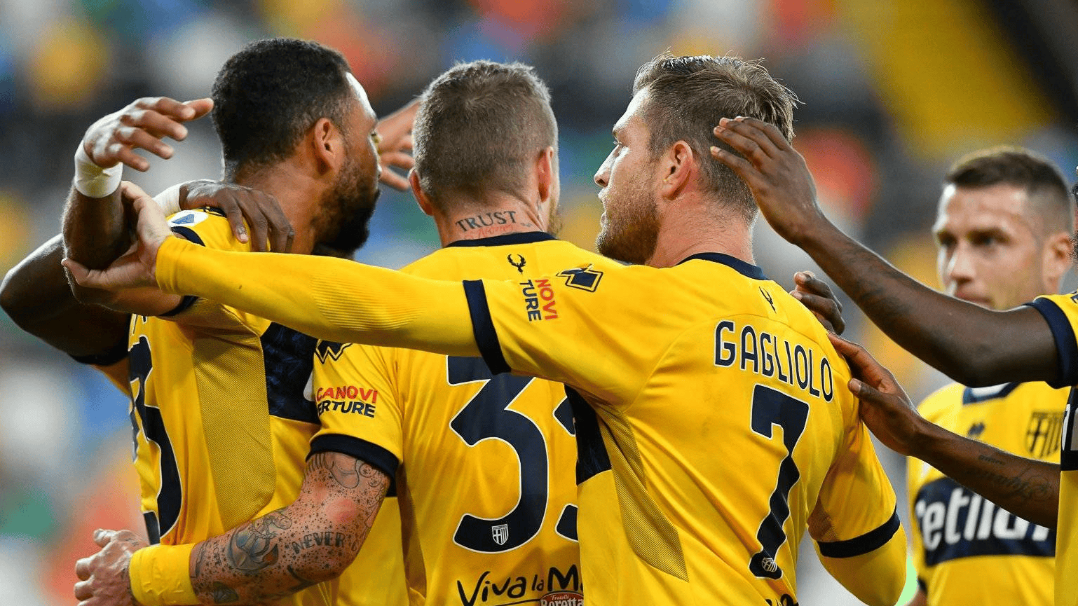 爱游戏官网app-那不勒斯后卫表现神勇，守住球门大关