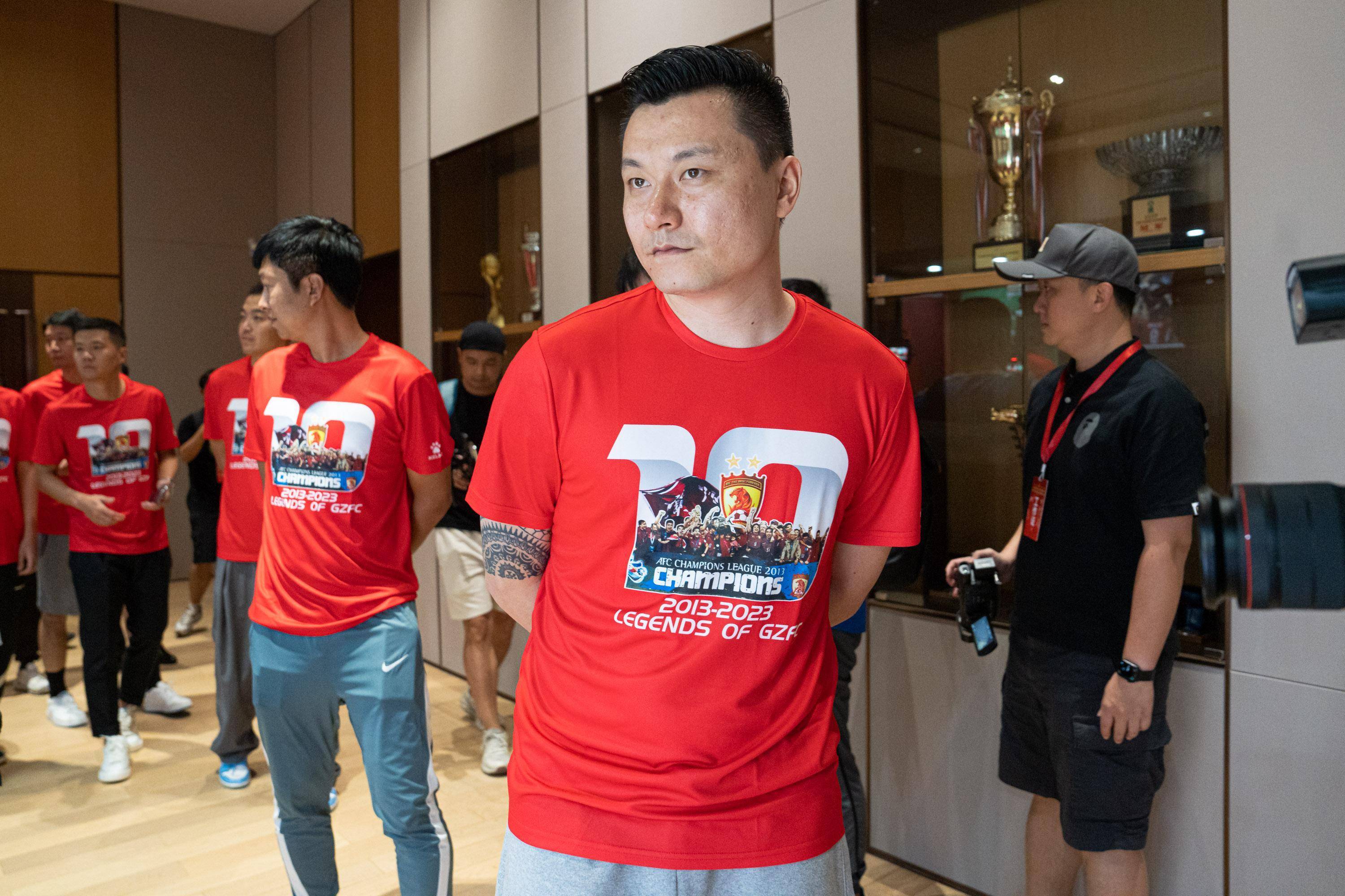 在广州队赛场上演欧洲杯,高光操作,引发球迷泪目 在广州队赛场上演欧洲杯,高光操作,引发球迷泪目