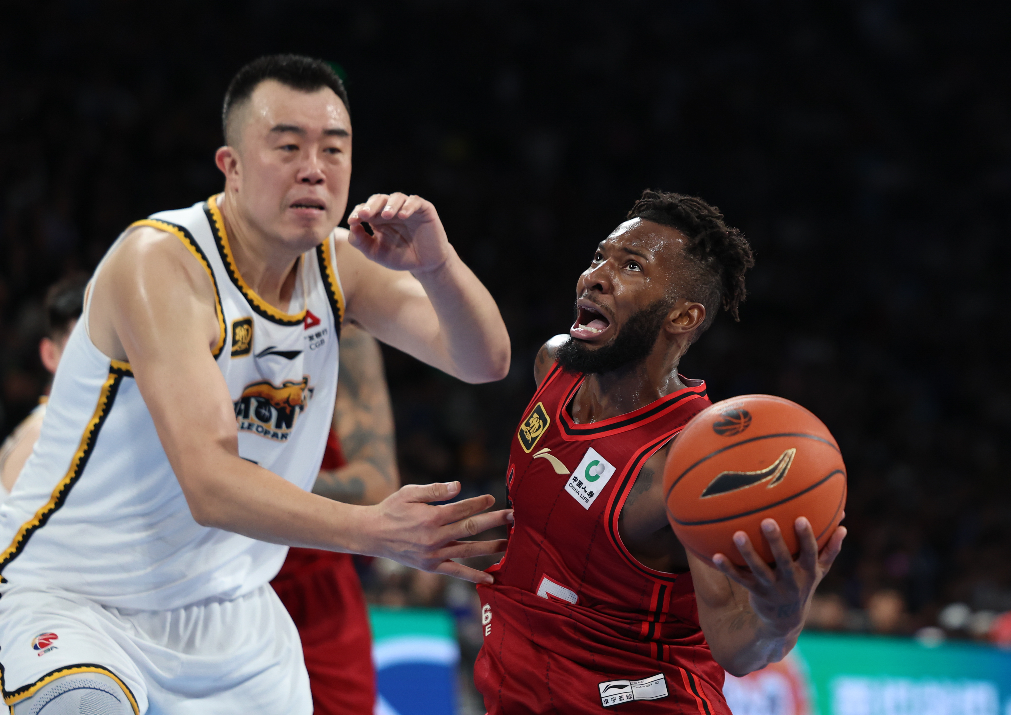 爱游戏注册-在北京队赛场上演CBA季后赛，进球，引发观众齐声高喊的简单介绍