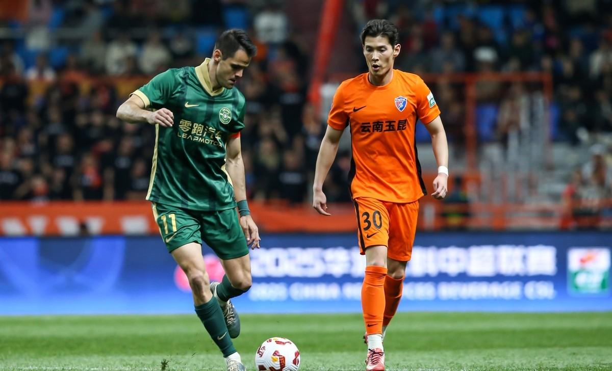 爱游戏在线-包含沙特国民足球俱乐部备受压力，热身备战的词条