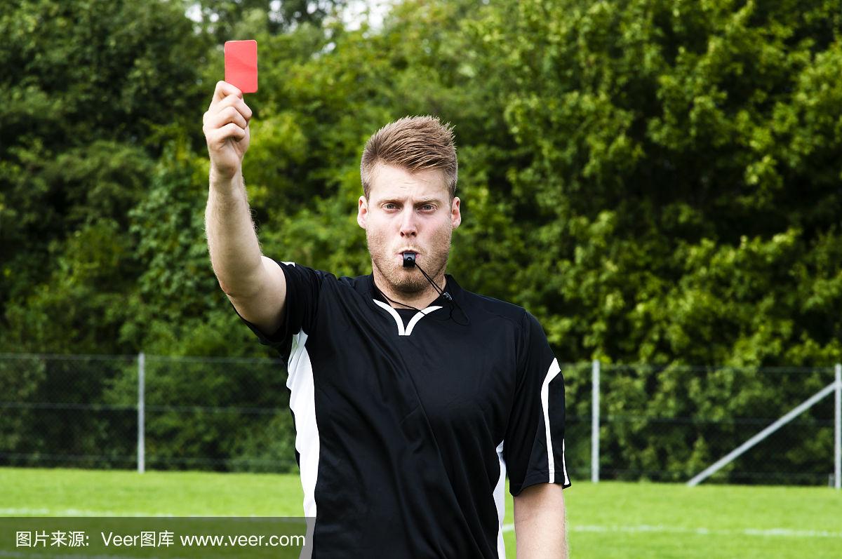 裁判解读犯规规则:如何正确判罚吹哨的简单介绍 裁判解读犯规规则:如何正确判罚吹哨的简单介绍