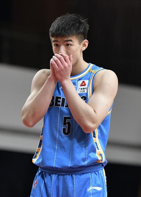 爱游戏在线-后备球员崭露头角,表现出色获赞