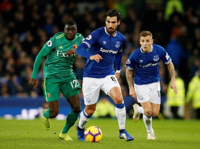 爱游戏app-里昂客场不敌克莱蒙，榜首之战落败