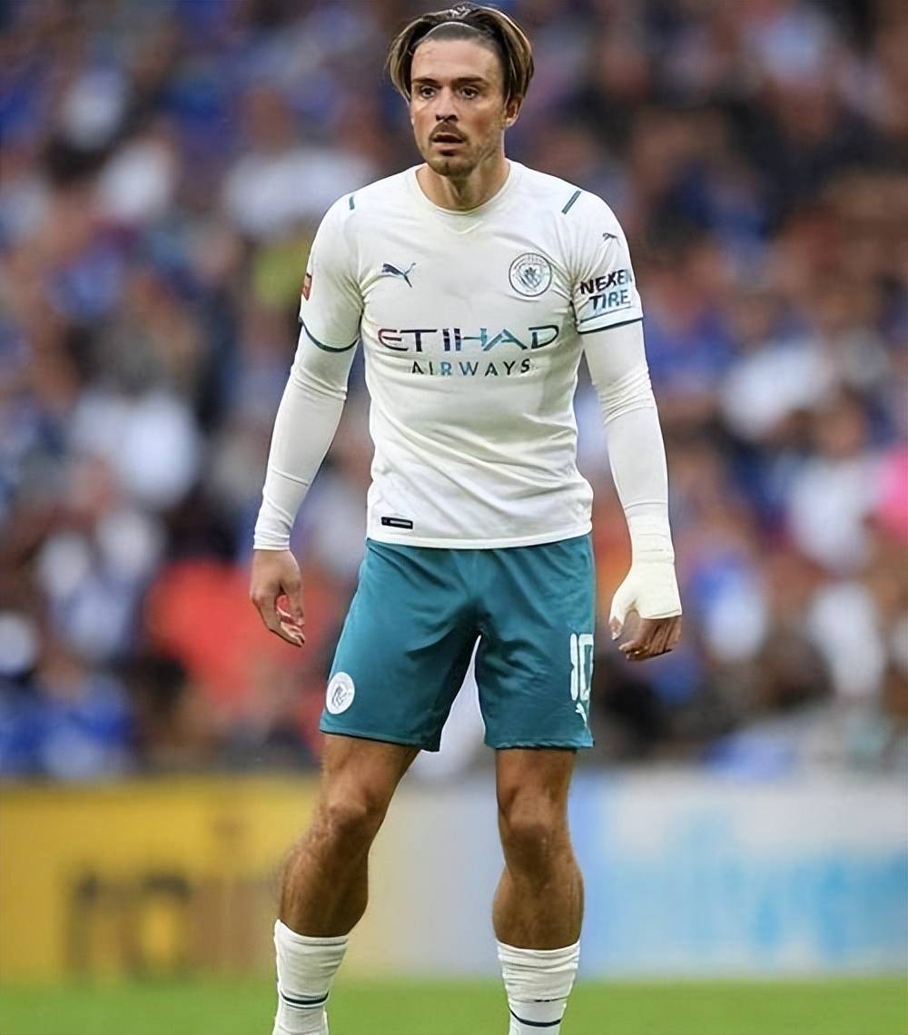 意大利豪门主帅疯狂奔跑庆祝:球队胜利氛围蔓延 意大利豪门主帅疯狂奔跑庆祝:球队胜利氛围蔓延