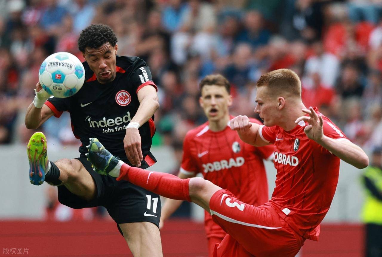 包含法兰克福球员展现出强大实力,轻松击败对手的词条 包含法兰克福球员展现出强大实力,轻松击败对手的词条