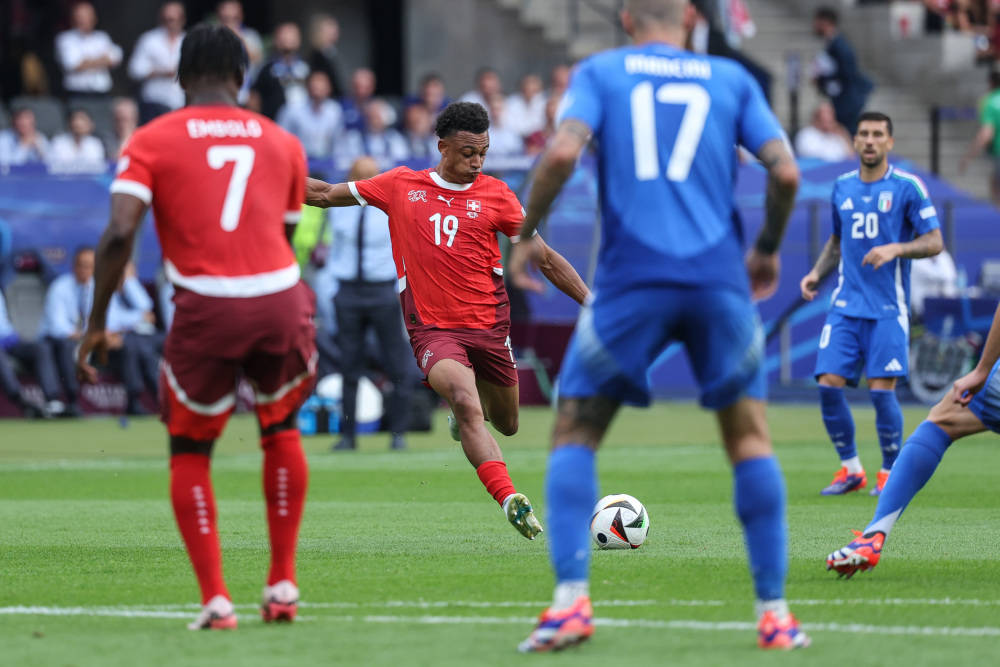 爱游戏app下载-球队备战欧洲杯资格赛，战术布置周密