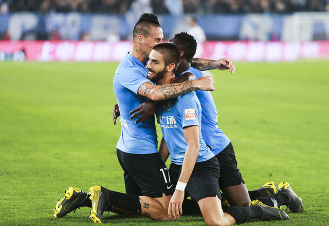 爱游戏网站入口-包含上海申鑫挑战大连人，实力对比谁更占优？的词条