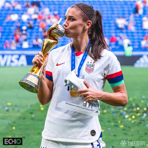 爱游戏登录-关于足球场上，女球员们热血拼搏争胜利的信息