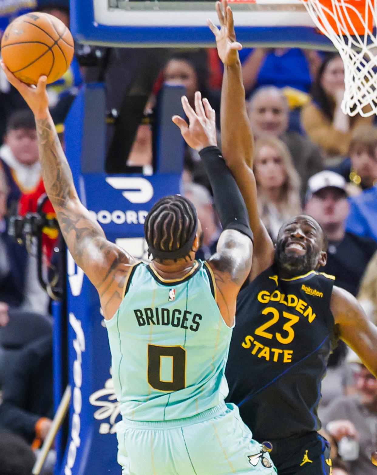 爱游戏注册-勇士队客场战胜黄蜂队,保持连胜