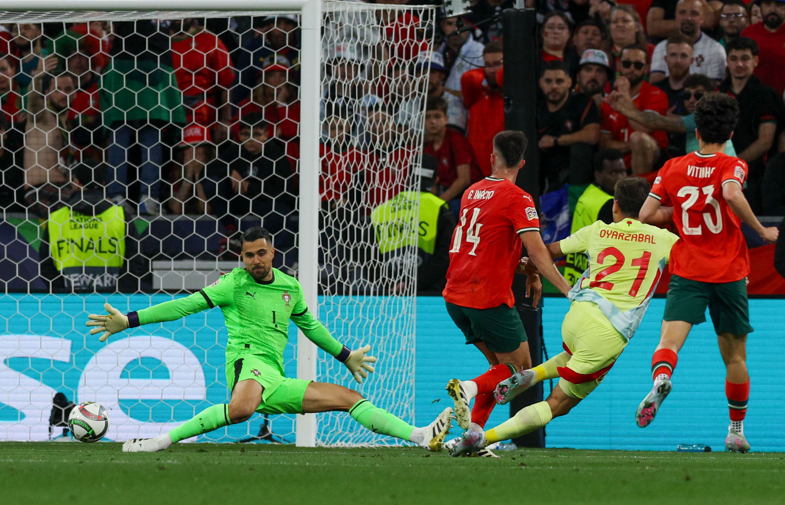 爱游戏官网-葡萄牙队在重要比赛中表现抢眼