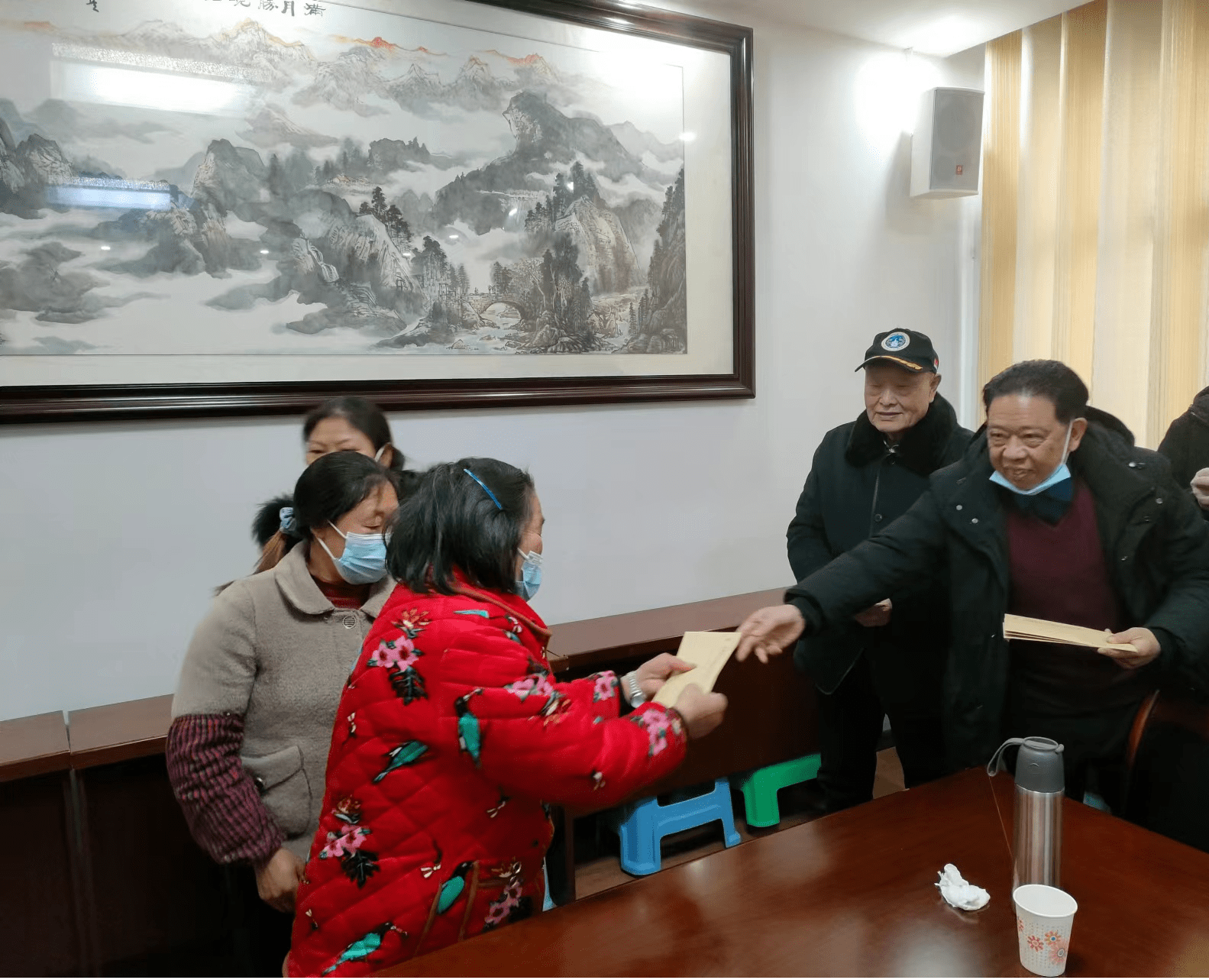 爱游戏中国官网-包含雷霆全队集体捐款助力受灾地区,展现爱心正能量的词条