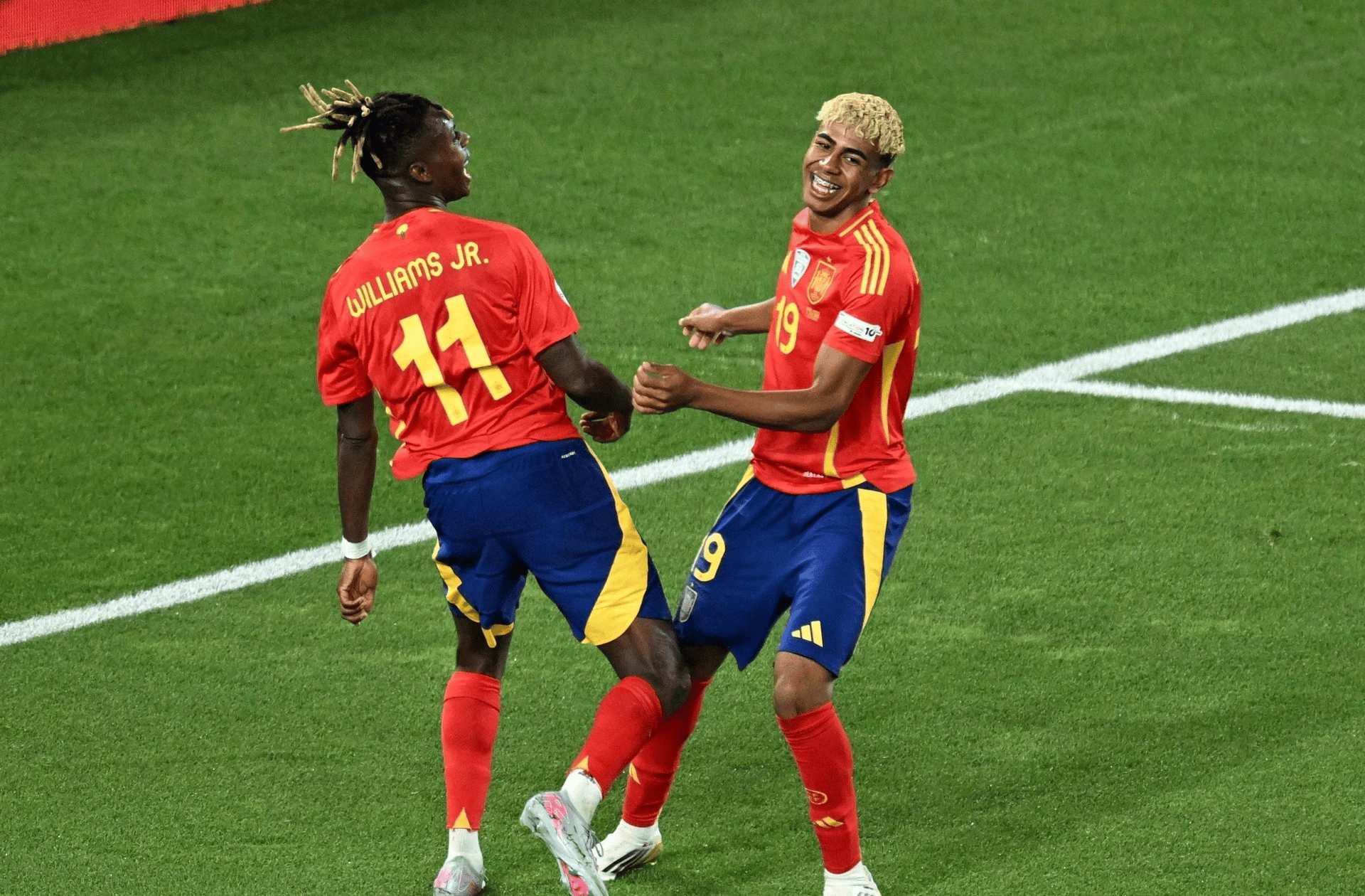 爱游戏在线登录-法国轻松晋级，闯入欧国联半决赛