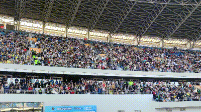 爱游戏在线登录-包含足球比赛现场观众欢呼雀跃,场面火爆异常的词条